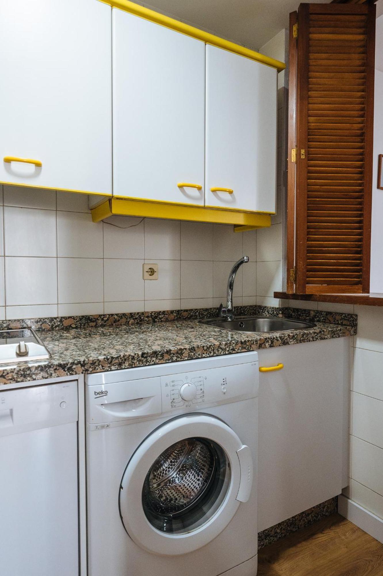 Pilsev Center Apartment Севилья Экстерьер фото