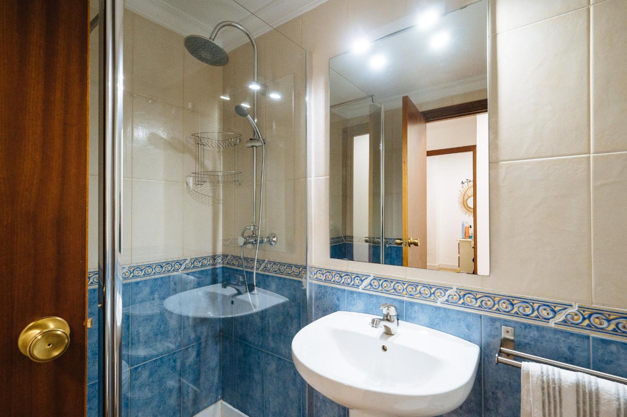 Pilsev Center Apartment Севилья Экстерьер фото