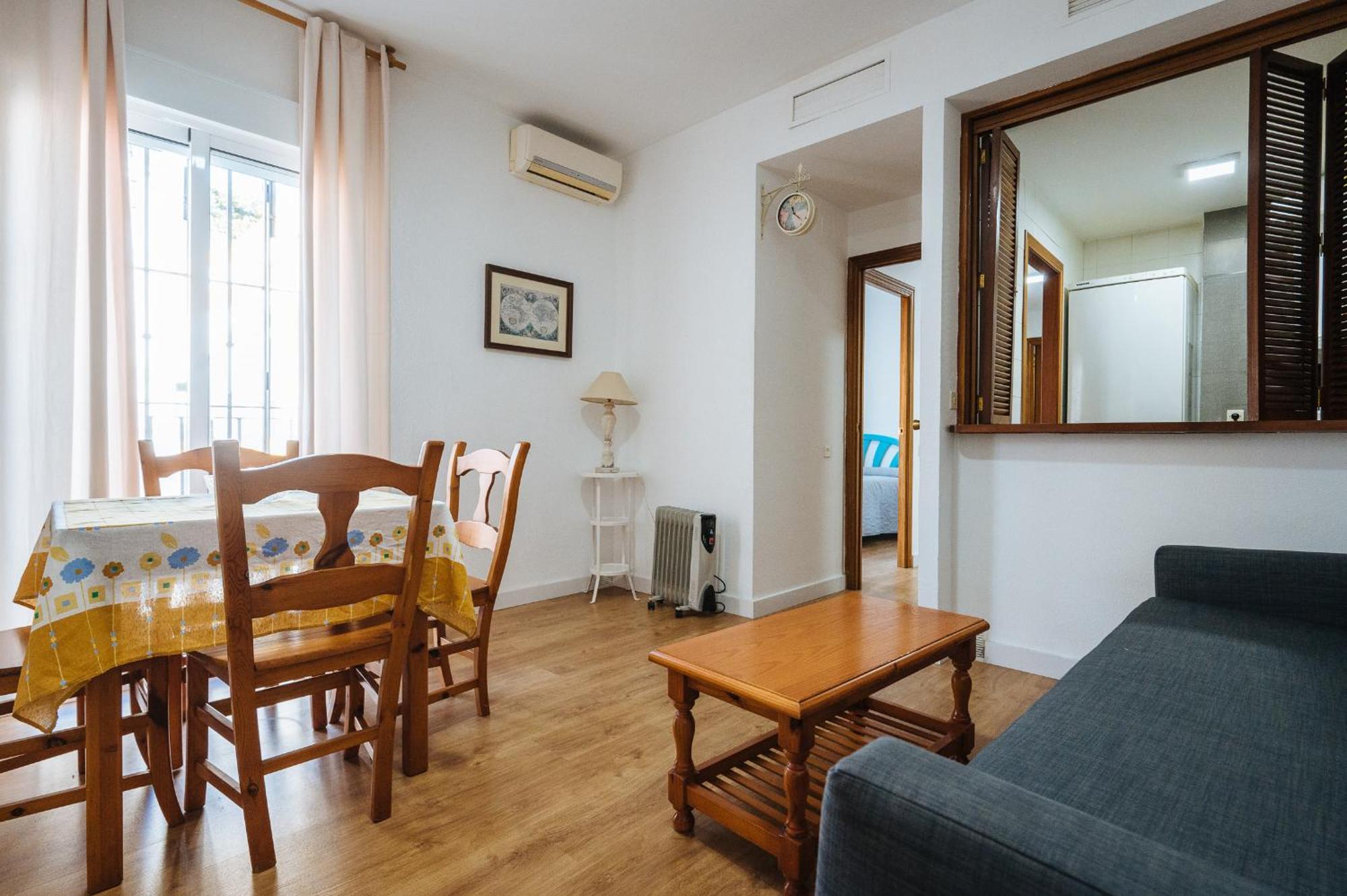 Pilsev Center Apartment Севилья Экстерьер фото