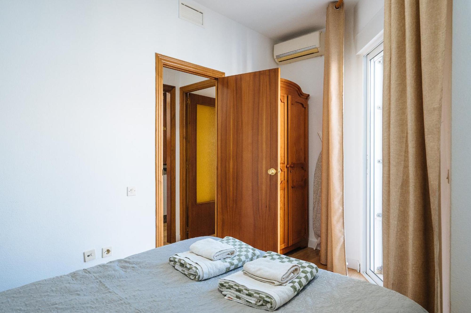 Pilsev Center Apartment Севилья Экстерьер фото