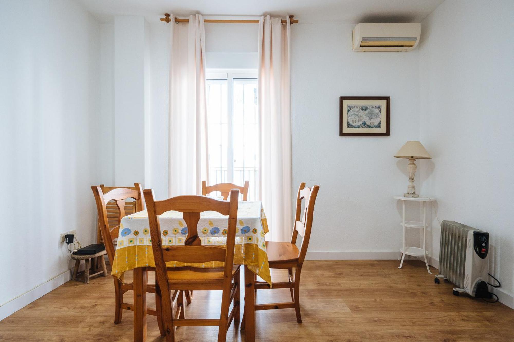 Pilsev Center Apartment Севилья Экстерьер фото